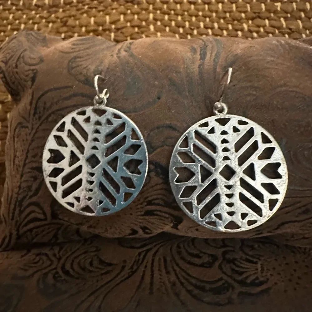 Chic Silver Filigree Earrings